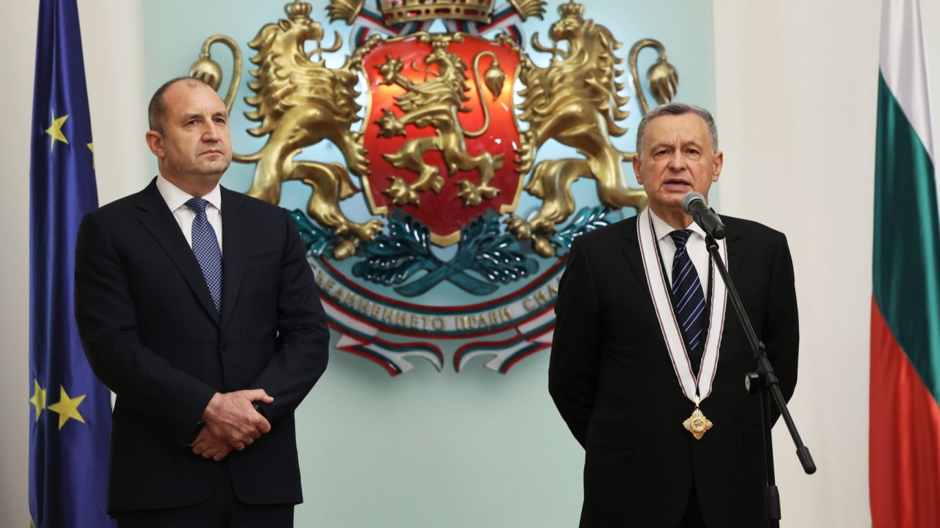 Награждаването на посланика на Украйна в България с орден „Мадарски конник“ от президента Румен Радев.